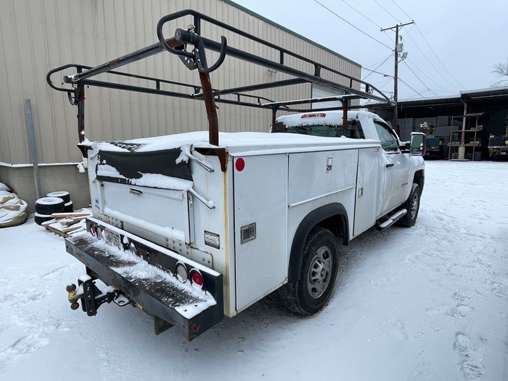 2017-chevrolet-2500-image-5