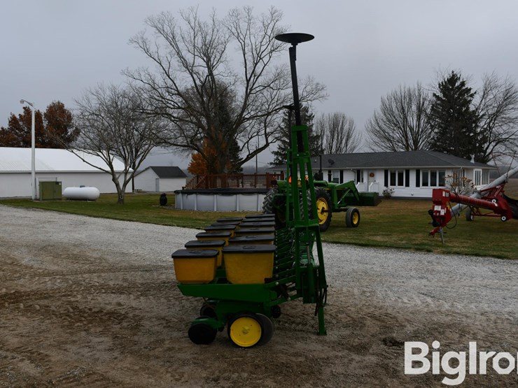 john-deere-6r30-planter-image-4