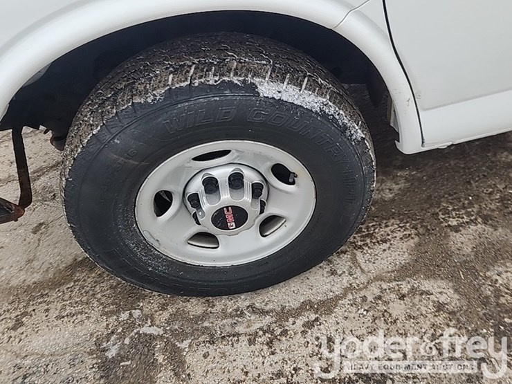 2011-gmc-savana-g2500-image-12