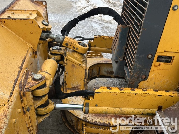 2015-deere-450j-image-16