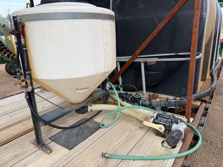 #7735-•-pj-gn-trailer-w/-3000gal-water-tank-&-pump-image-4