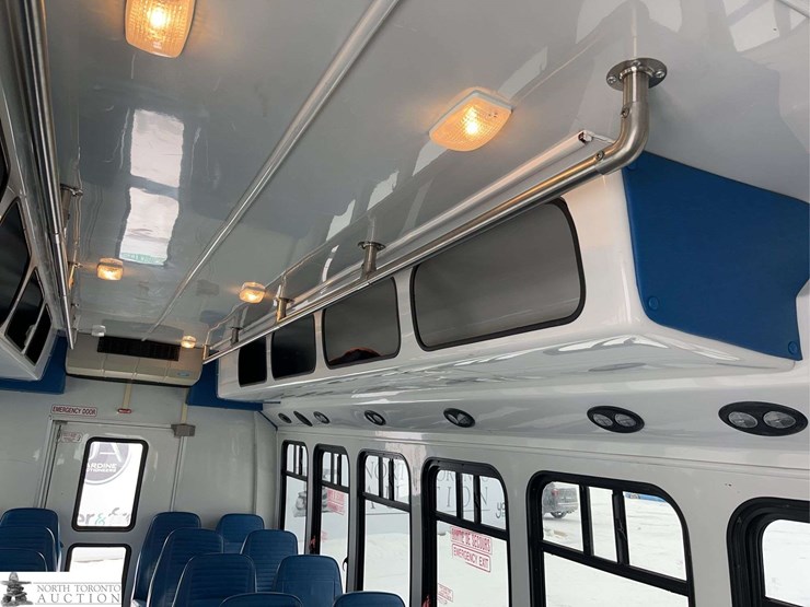 2009-ford-e-series-s/a-24-passenger-bus-image-33