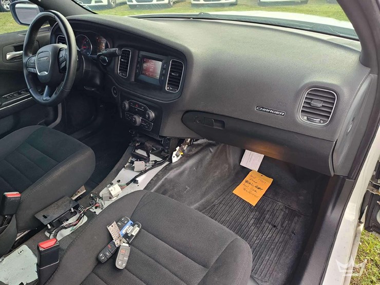 2017-dodge-charger-sedan-image-15