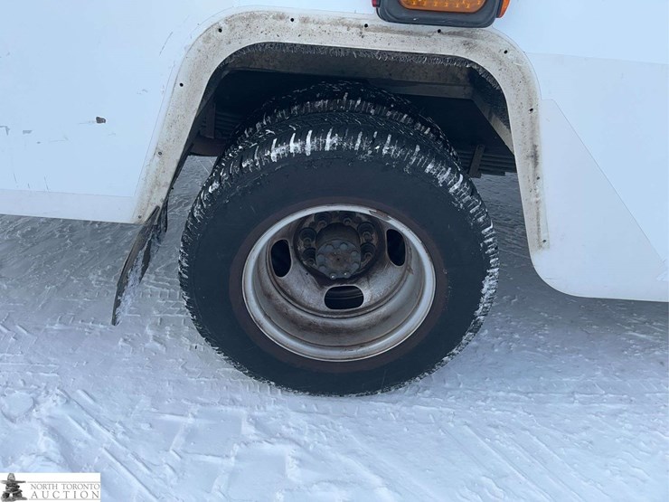 2016-chevrolet-express-s/a-ambulance-image-9