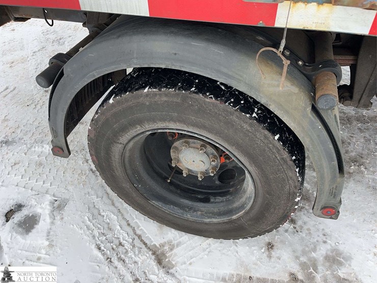 2018-freightliner-m2-106-image-10