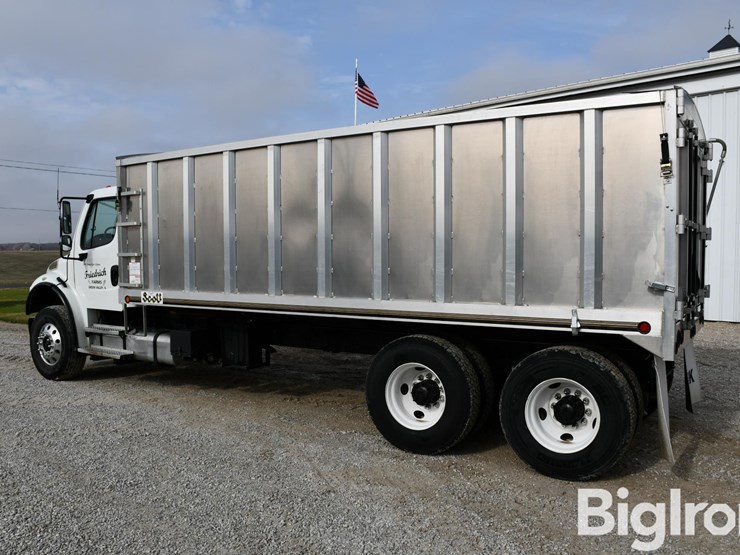 2008-freightliner-m2-106-image-7