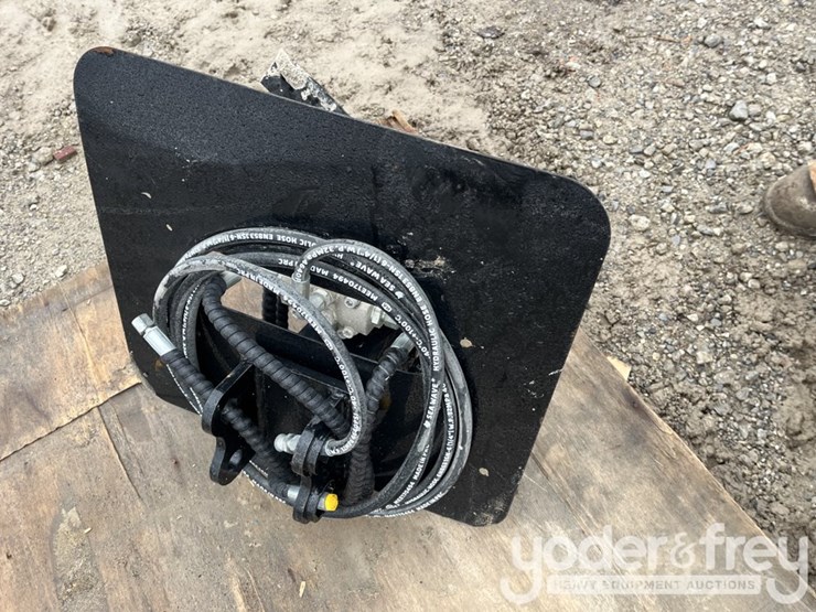 mini-hedge-trimmer-to-suit-mini-skidsteer-image-8