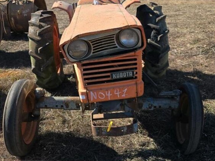 kubota-tractor,-s/n-15433:-meter-shows-9597-hrs-image-1