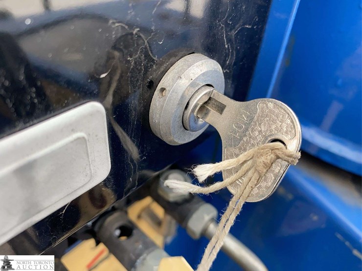 2010-zamboni-445-image-14