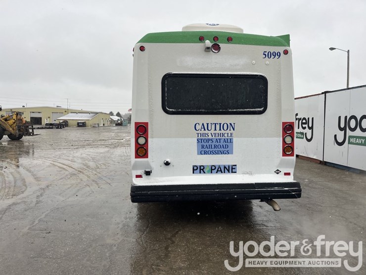 2014-ford-e450-image-5