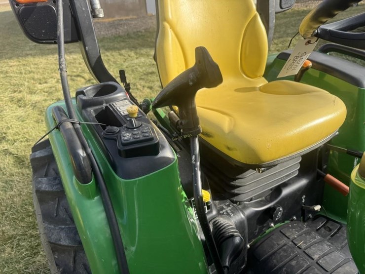 john-deere-3033r-image-13