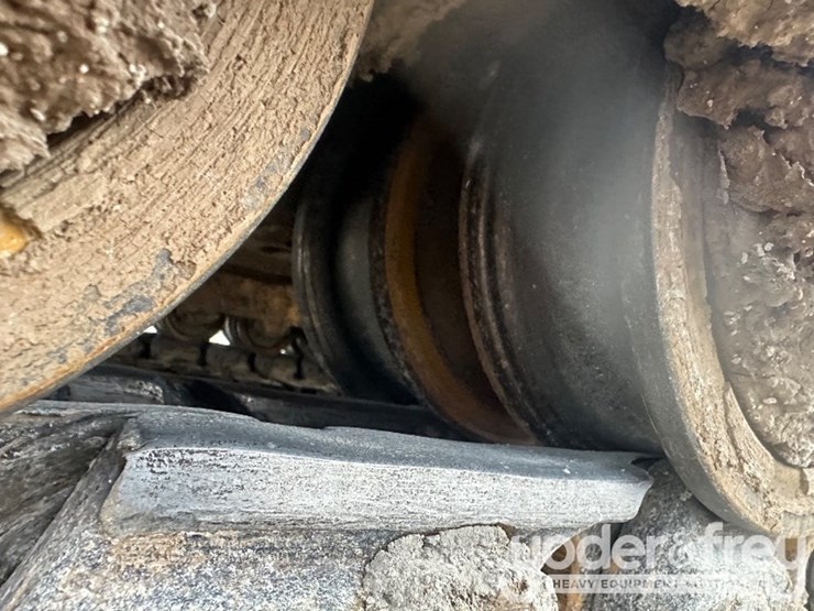 2016-deere-700k-lgp-image-21