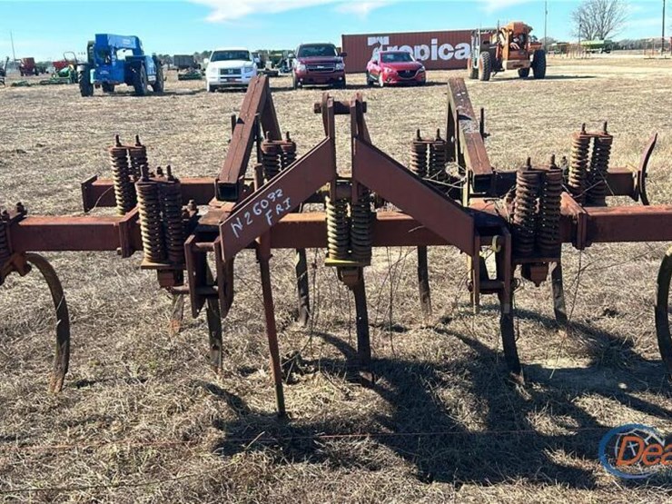 international-chisel-plow-image-1