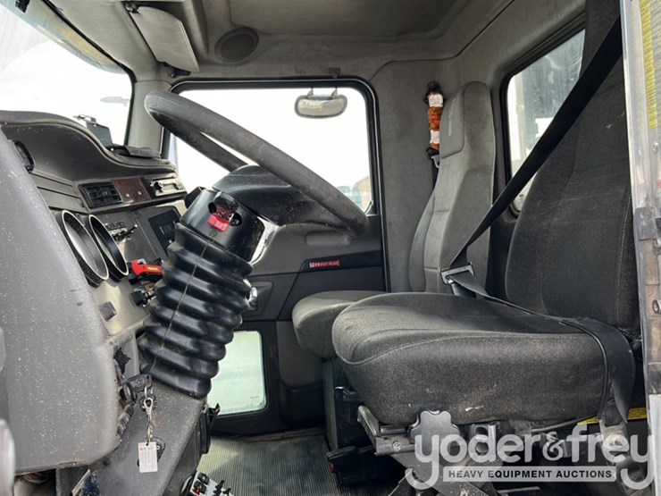 2007-kenworth-t300-image-15