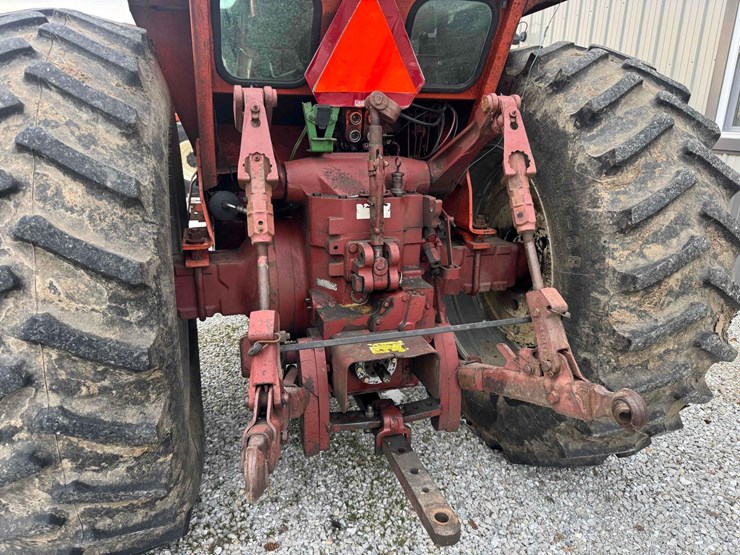 1973-allis-chalmers-7050-tractor-image-12