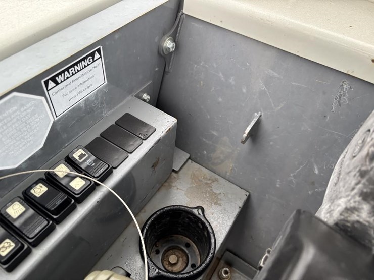 2021-takeuchi-tb240-image-36