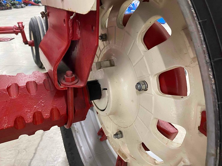 farmall-1206-open-station-restored-image-37