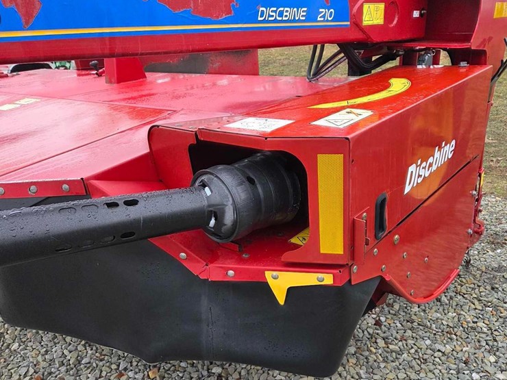 2020-new-holland-210-image-42