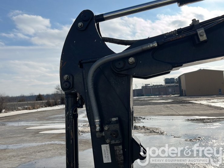 2021-deere-26g-image-19