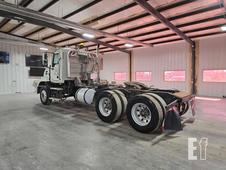 2006-mack-vision-cxn613-image-4