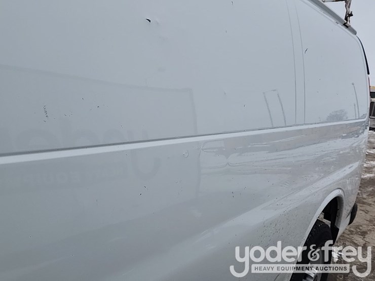 2011-gmc-savana-g2500-image-43