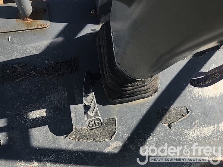 2014-hamm-h11i-image-18