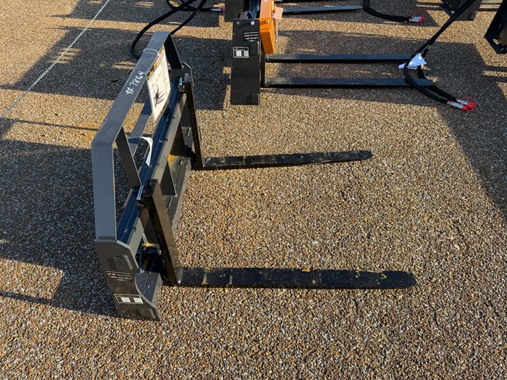 #7864-•-mini-skid-steer-pallet-forks-image-5