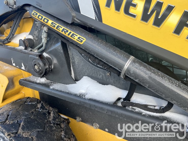 2017-new-holland-l234-image-24