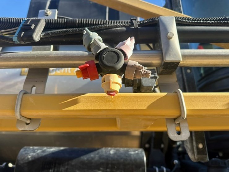 #4295-•-**rogator-900c-4x4-self-propelled-sprayer-agca0900lnnnl1061-image-27