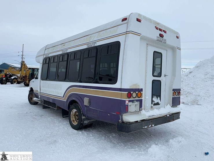 2009-ford-e-series-s/a-24-passenger-bus-image-6