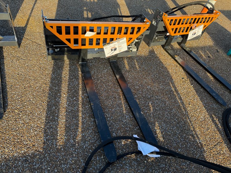 #7866-•-skid-steer-hydraulic-pallet-forks-image-5