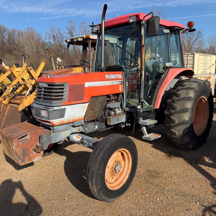 KUBOTA M8200