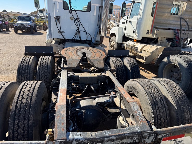 2001-international-9400-image-5