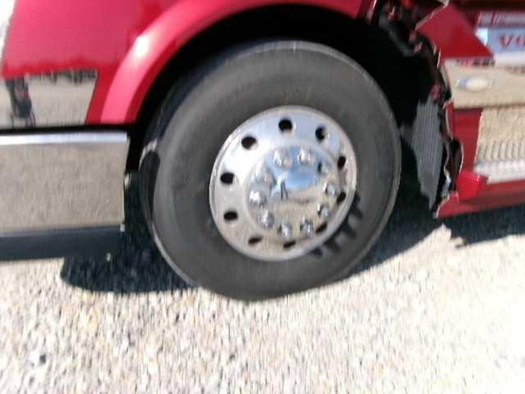 2014-volvo-vnl64t780-image-27