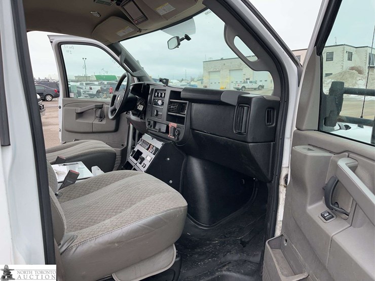 2016-chevrolet-express-g3500-image-31