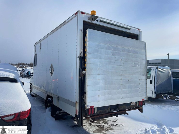 2014-ford-e-series-s/a-cube-van-image-2