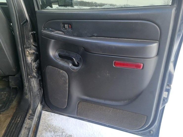 2004-chevrolet-2500hd-image-52