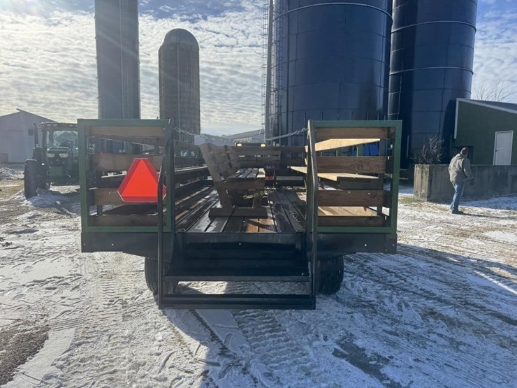 stoltzfus-18'-people-moving-wagon-image-7