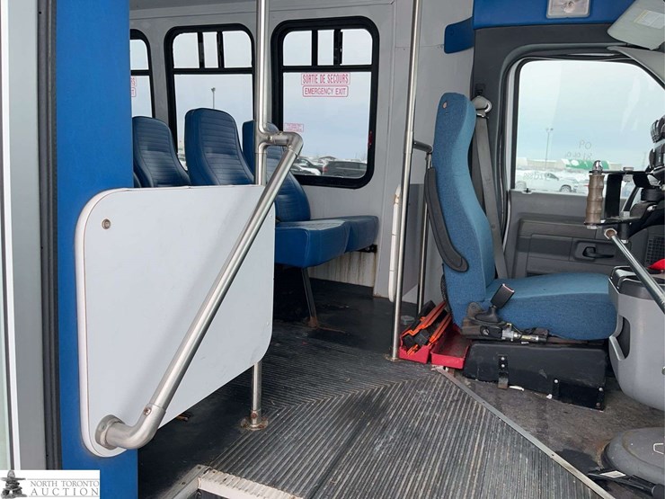 2009-ford-e-series-s/a-24-passenger-bus-image-28