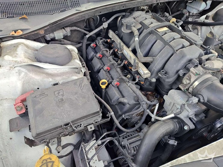 2017-dodge-charger-sedan-image-32