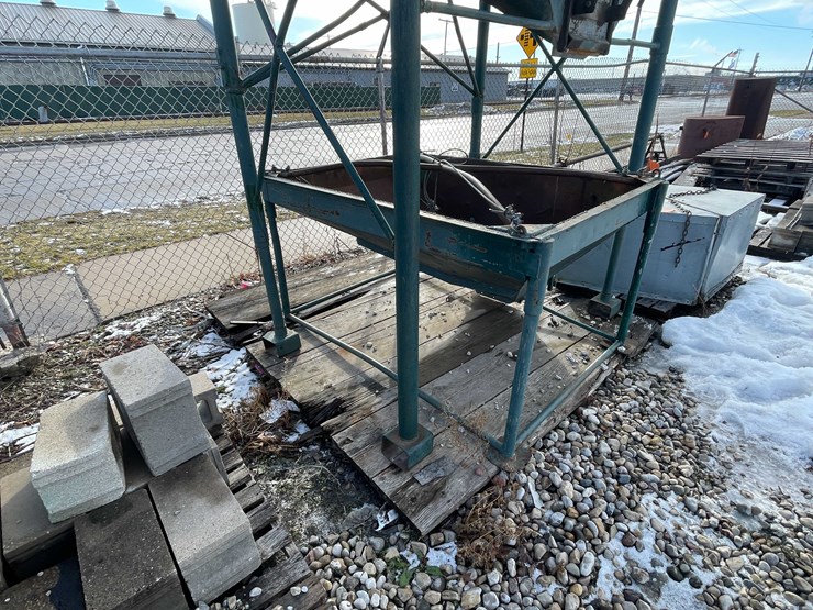 #2269-•-(2)-metal-hoppers-image-14