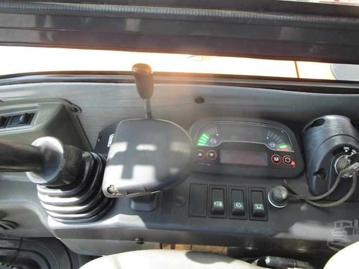 2019-case-cx37c-image-9