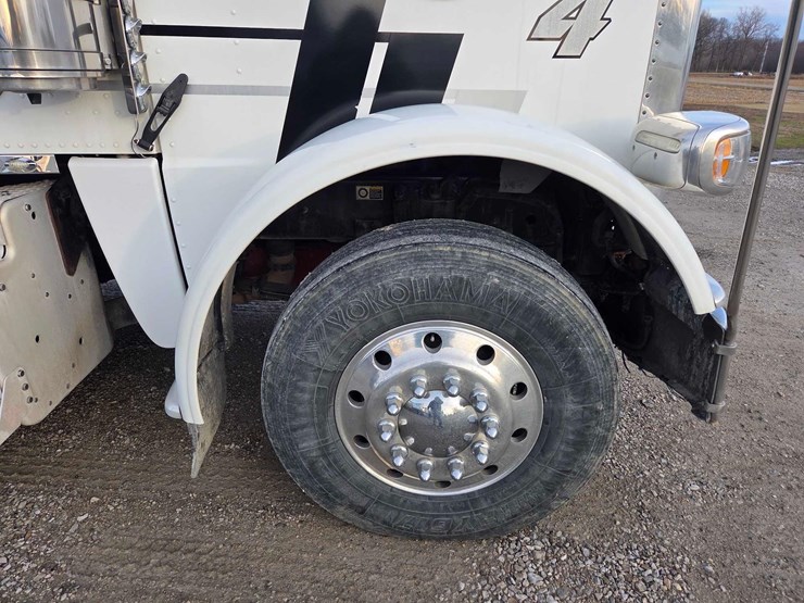 2013-peterbilt-388-image-23