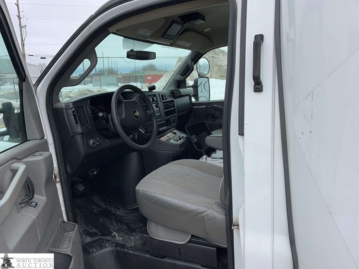 2017-chevrolet-express-g3500-image-13