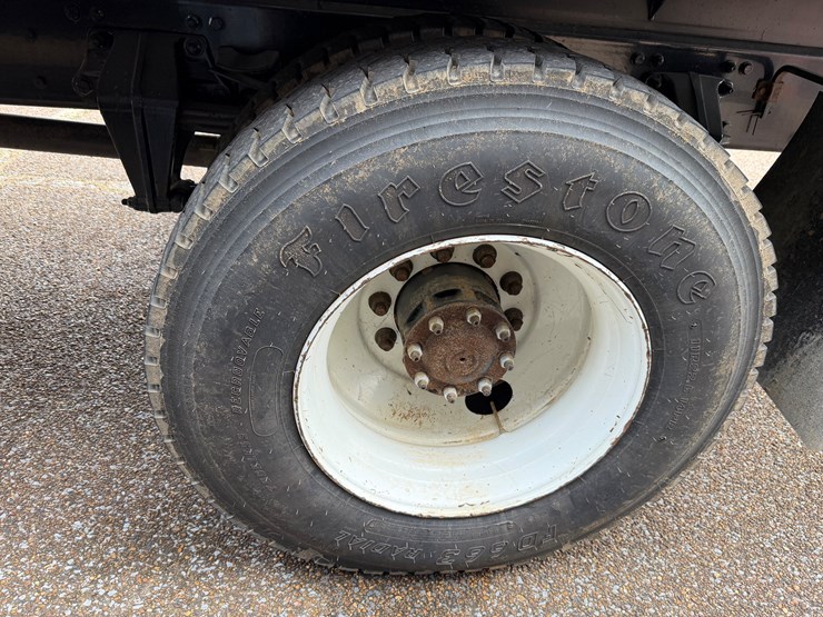 2016-freightliner-m2-106-image-14