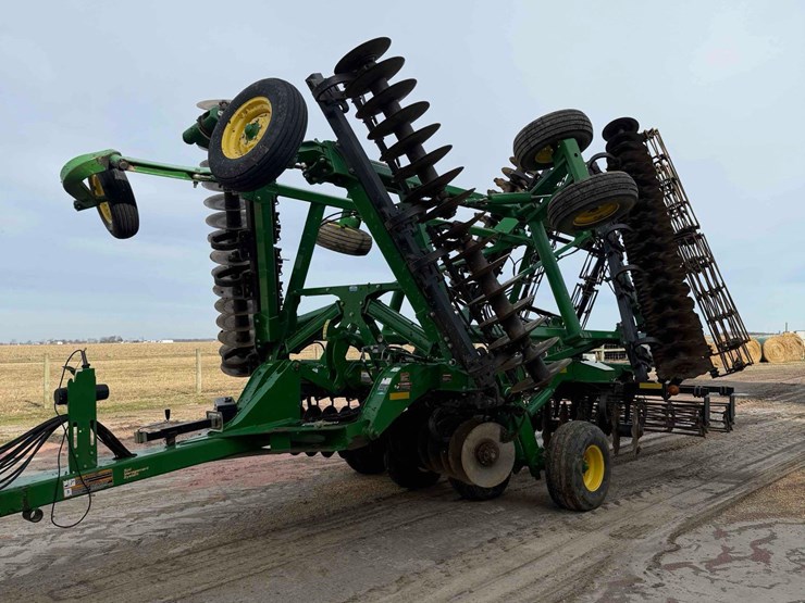 2013-john-deere-2623vt-image-1