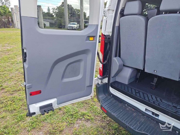 2018-ford-transit-image-13