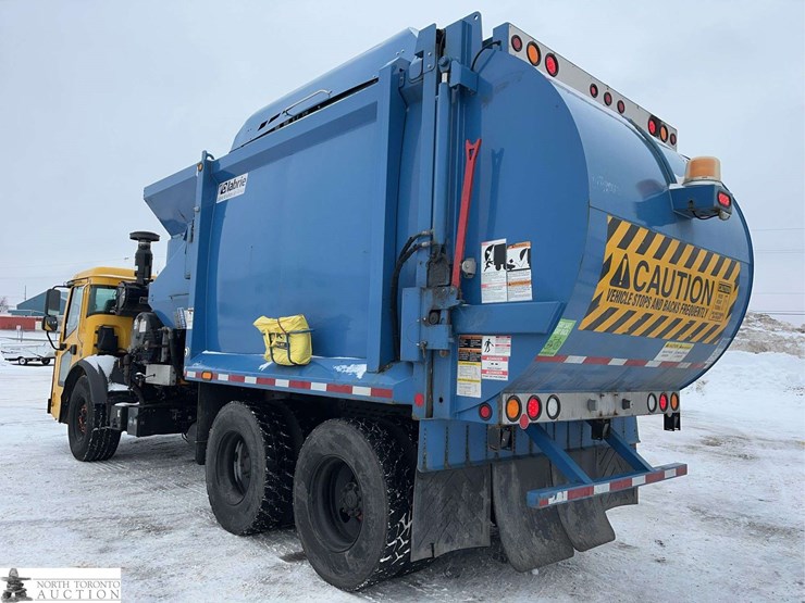 2018-mack-lr633-t/a-refuse-truck-image-2