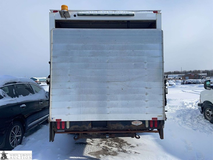 2014-ford-e-series-s/a-cube-van-image-3