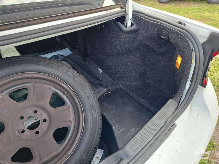 2017-dodge-charger-sedan-image-18